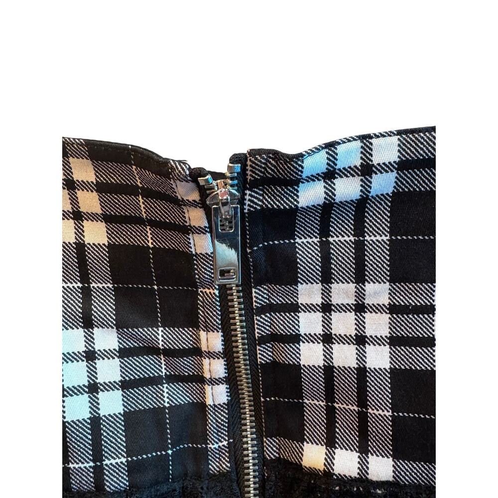 Dolls Kill Widow Pleated Plaid Skirt White Black Plus Size 1X NWT - Picture 7 of 10